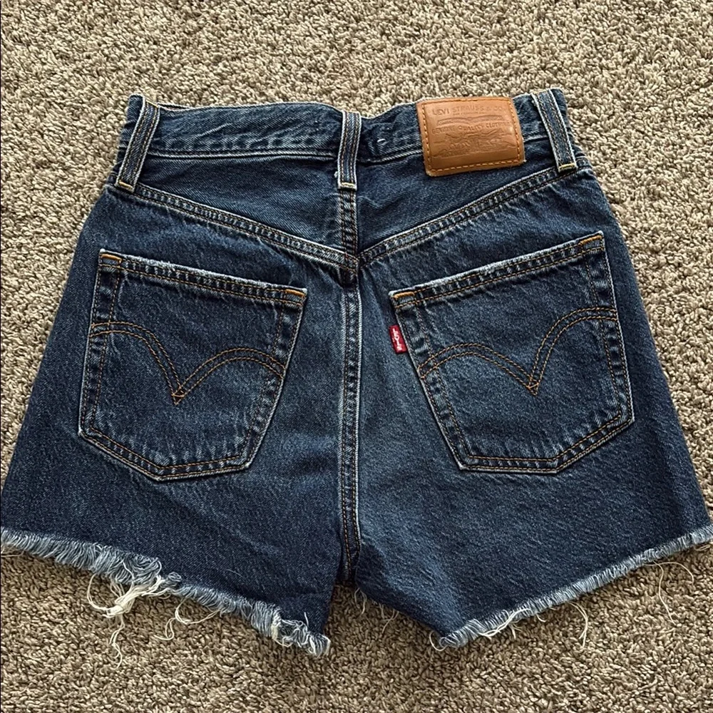 Levi’s Premium Ribcage Shorts - Picture 4 of 5